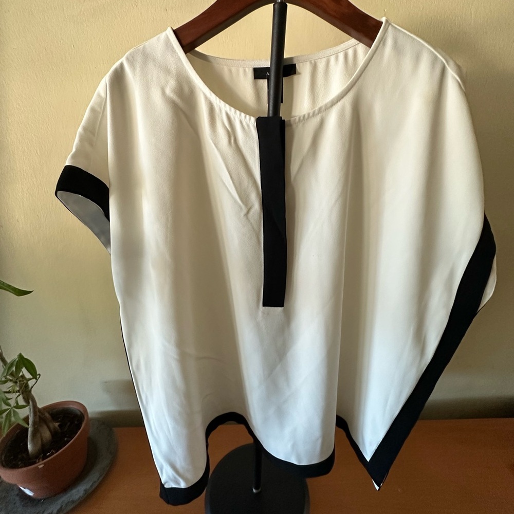 Alfani White and Black Women's Blouse